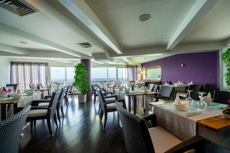 Food & Drinks 5, Le Lagon, Dakar