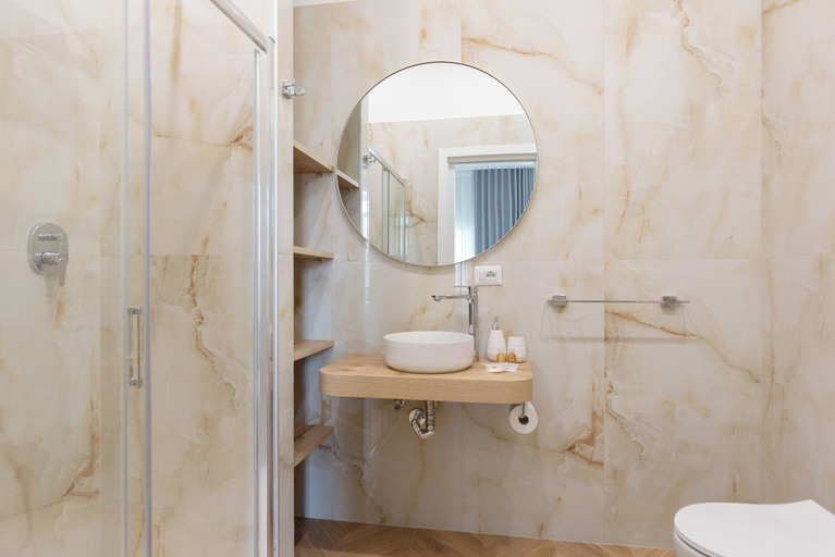 Bathroom 4, La clè de la maison, Napoli