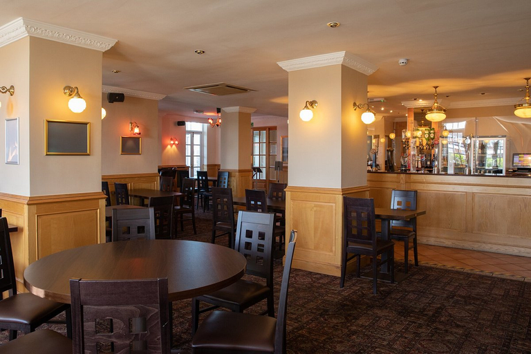 Food & Drinks 4, The Royal Hotel, Sefton
