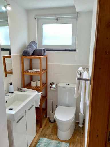 Bathroom 4, Patio, Horta