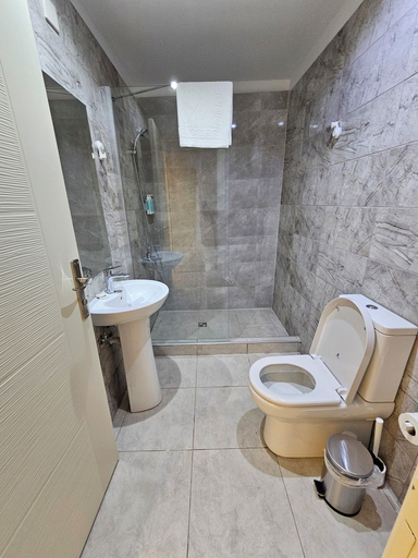Bathroom 3, Azure Bay