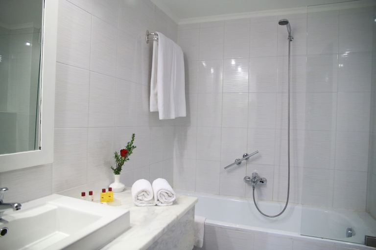 Bathroom 4, Hotel Le Pacha, Bab Bhar