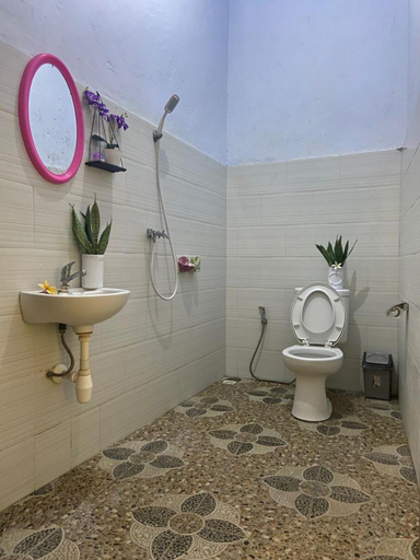 Bathroom 5, Kuwera Homestay, Klungkung