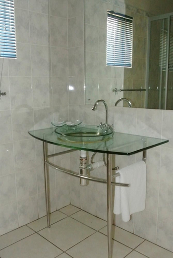 Bathroom 3, Emafini Country Lodge, Mbabane West