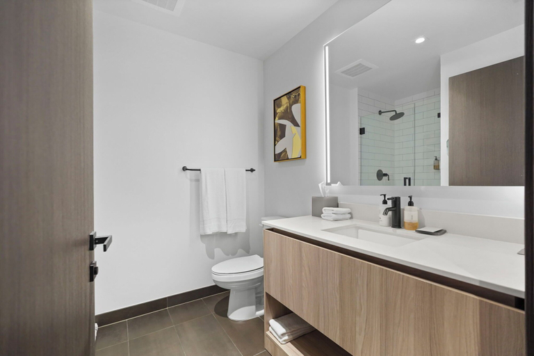Bathroom 3, Beautiful Studio Near Bayfront Park, Miami-Dade