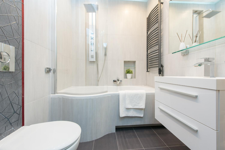 Bathroom 3, Old Town Square P&O Apartments, Warsaw