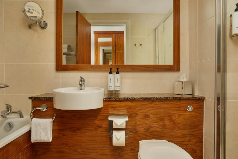 Bathroom 4, The Gateway Hotel