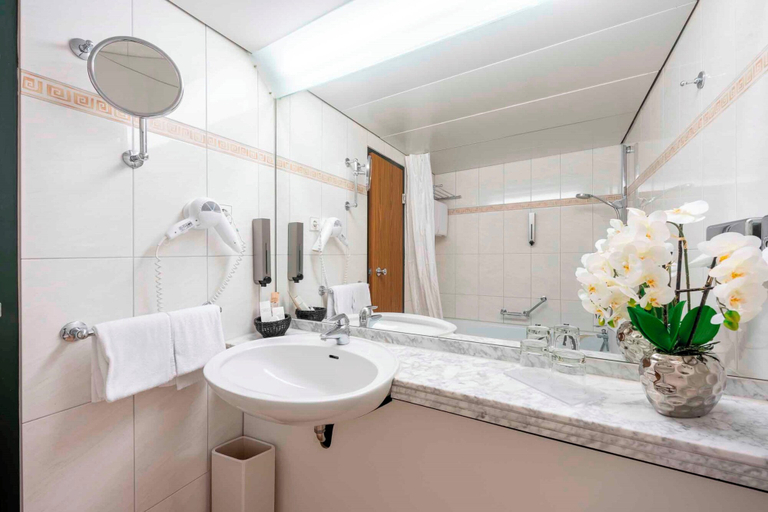 Bathroom 5, PLAZA Hotel Gelsenkirchen, Gelsenkirchen