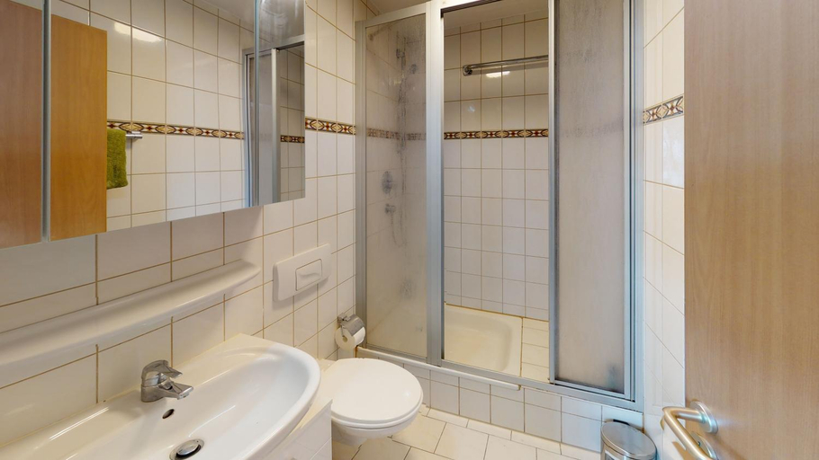 Bathroom 2, SweetHome - Zentral - Kuche & Parkplatz, WiFi, Halle (Saale)
