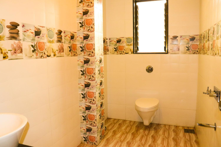 Bathroom 3, Hotel Neem Tree, Ahmadnagar
