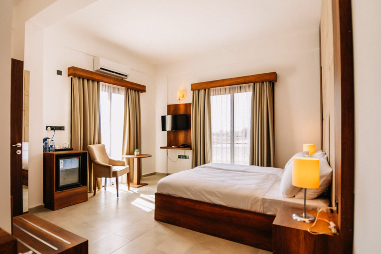 Bedroom, Cezars Airport Hotel