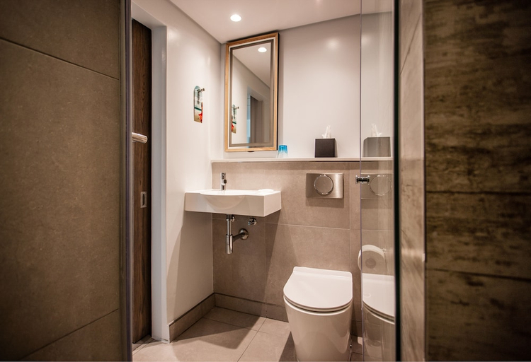 Bathroom, StayEasy Maputo, Maputo
