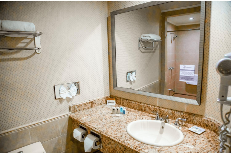 Bathroom 5, Hotel Plaza Juan Carlos, Distrito Central