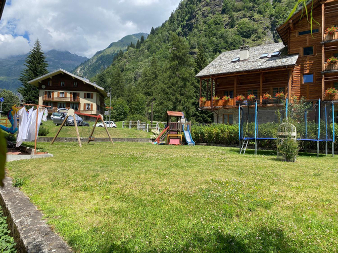Exterior 8