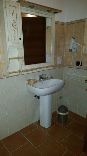 Bathroom 15
