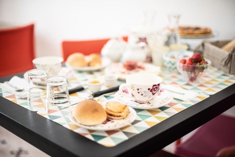 Food & Drinks 4, B&B Angioy 18, Cagliari