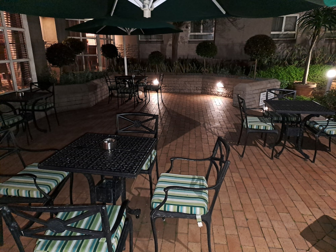 Food & Drinks 4, City Lodge Pinelands, City of Cape Town
