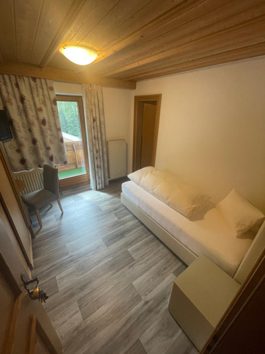 Bedroom 3, Hotel Edi, Inn