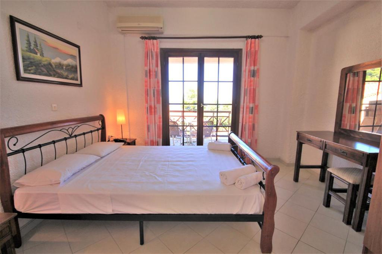 Bedroom, Hotel Delphi, Thessaly