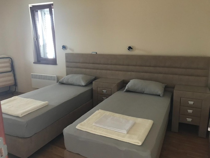 Others 4, Apartments Admiral