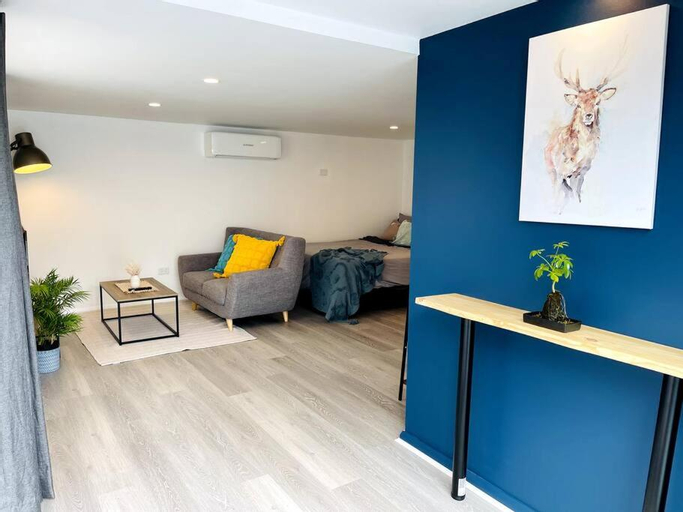 Newly Renovated Contemporary Private Studio near Hobart CBD and Airport, Clarence