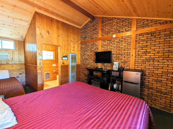 Bedroom 2, Bluebird Cottage Inn, Riverside