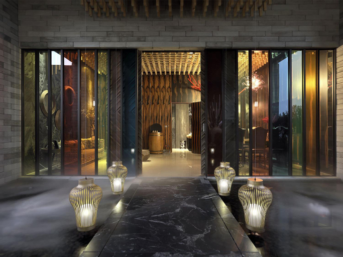 Exterior & Views