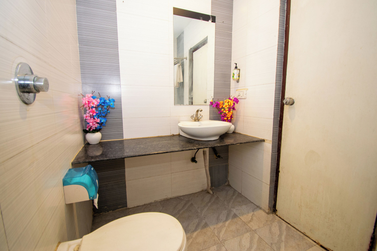 Bathroom 3, Octave Verdisso Hotel, Bangalore