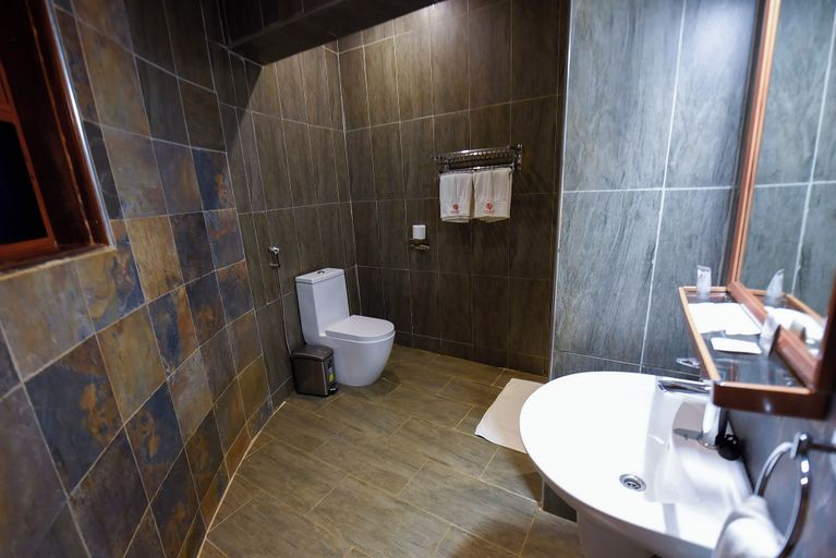 Bathroom 4, Divine Resort & Spa, Jinja