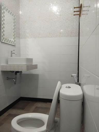 Bathroom 3, Tirta Yoga Inn, Karangasem