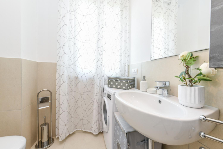 Bathroom 4, My Peschiera Holiday Apartment Q1, Verona
