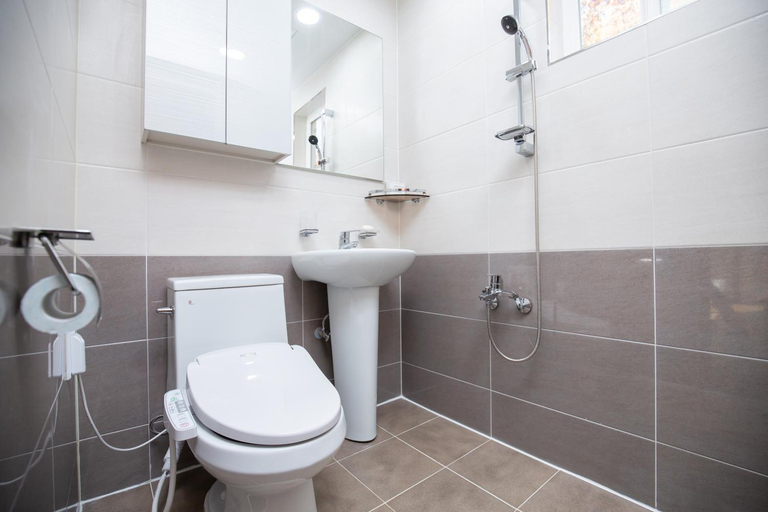 Bathroom, Yangyang Naksan Bamgol Land, Yangyang