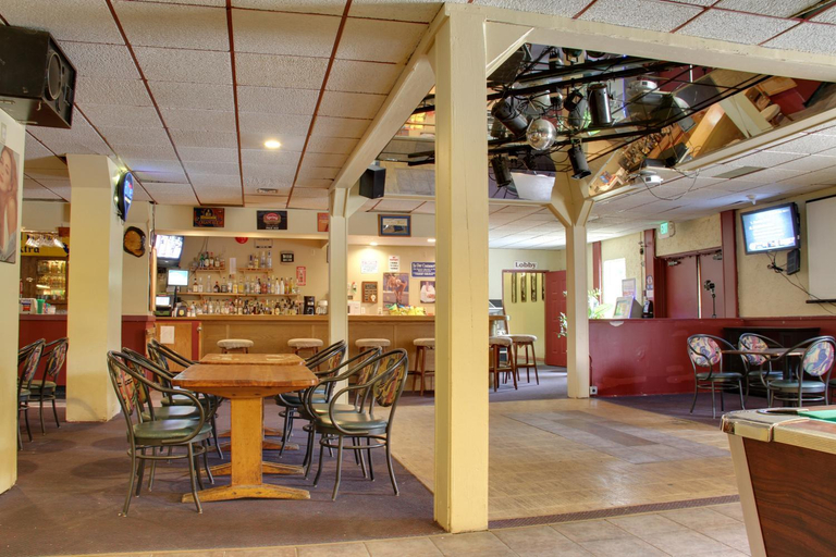 Food & Drinks 5, Villager's Inn, Kootenay Boundary