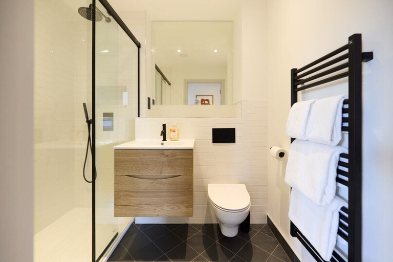 Bathroom, The South Wimbledon Hideout - Fancy 1bdr Flat With Balcony, London