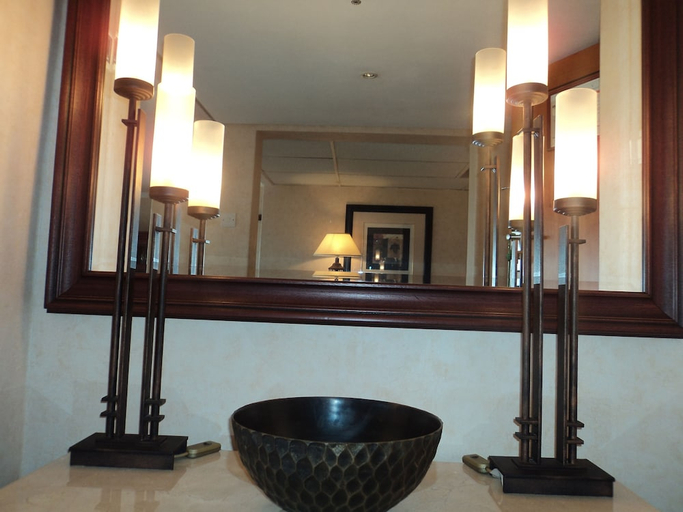 Bathroom 5, The Pamodzi Hotel, Lusaka