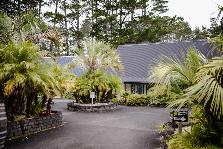Exterior & Views