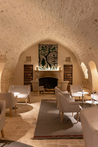 Public Area 3, Masseria Auraterrae, Bari