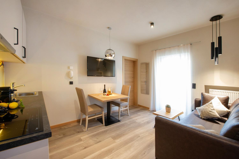 Others 3, Haus Gregori Modern & Central Stay in Vineyard with Rooftop & Served Breakfast, Bolzano