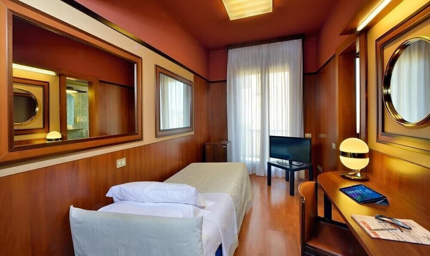 Bedroom 3, Grand Hotel Elite, Bologna