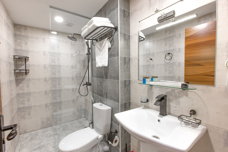 Bathroom 4, Bakuriani Inn, Borjomi