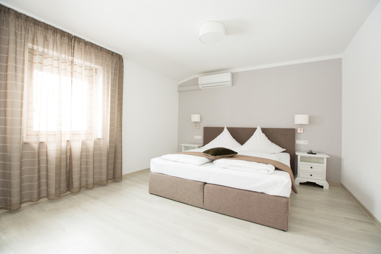 Bedroom, Boutique Hotel Goldhahn, Ostalbkreis