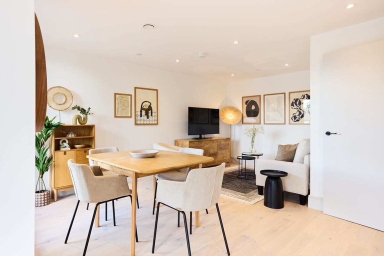 Others 4, The South Wimbledon Hideout - Fancy 1bdr Flat With Balcony, London