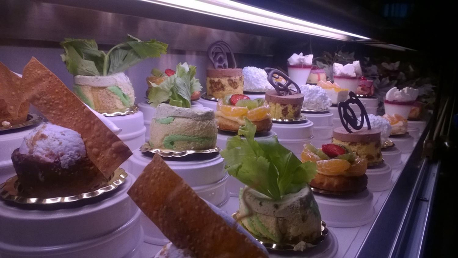 Food & Drinks
