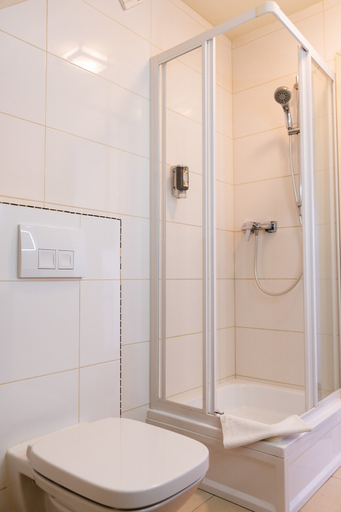 Bathroom 4, Hotel Court Wellness & Spa, Strzelce