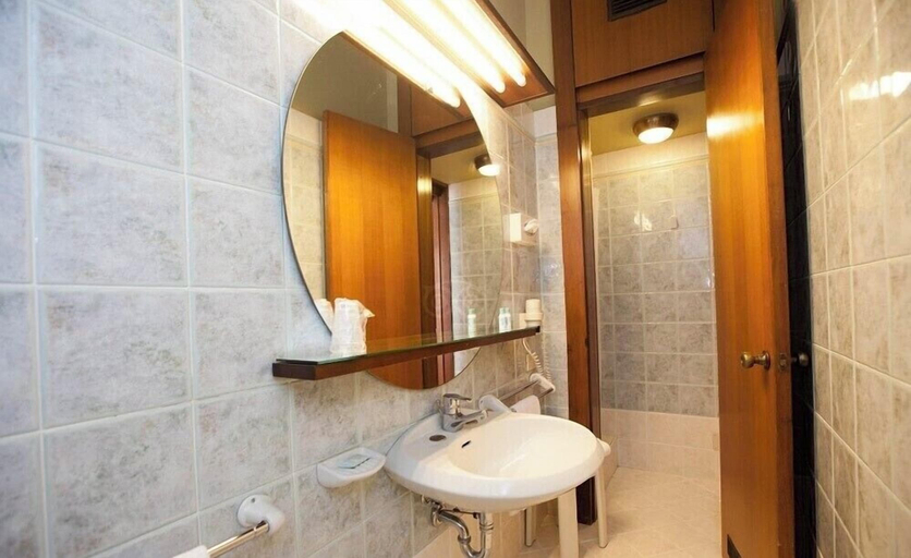 Bathroom 4, Grand Hotel Elite, Bologna