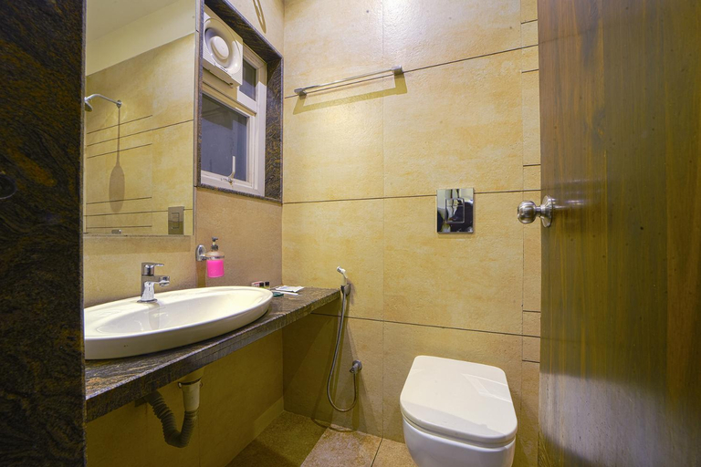 Bathroom 3, Hotel Sri Sri Executive Lodging, Kolhapur