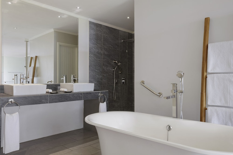 Bathroom 4, Fisherman’s Cove resort