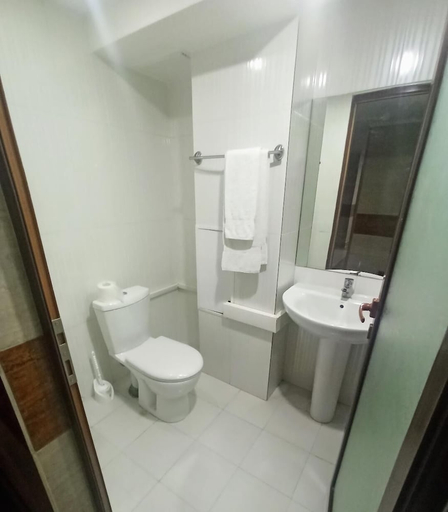 Bathroom 4, Yerevan Deluxe Hotel, Yerevan