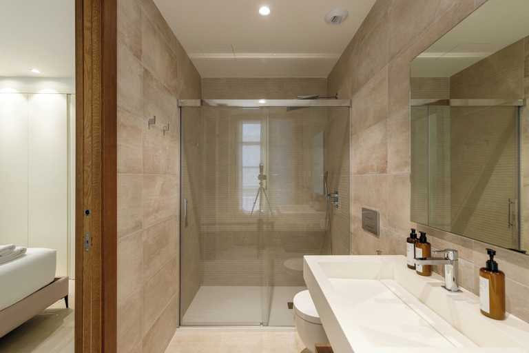 Bathroom 2, Plaza del Siglo Suites, Málaga