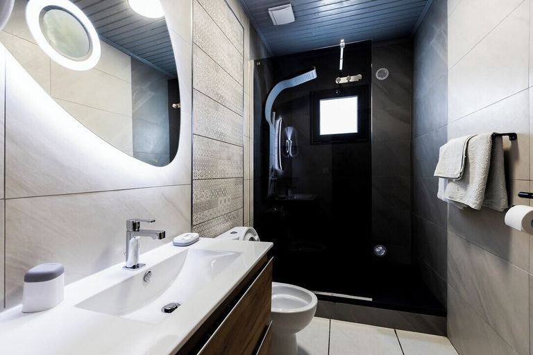 Bathroom 5, AUBERGE DESPRAIRIES, Saint-Joseph